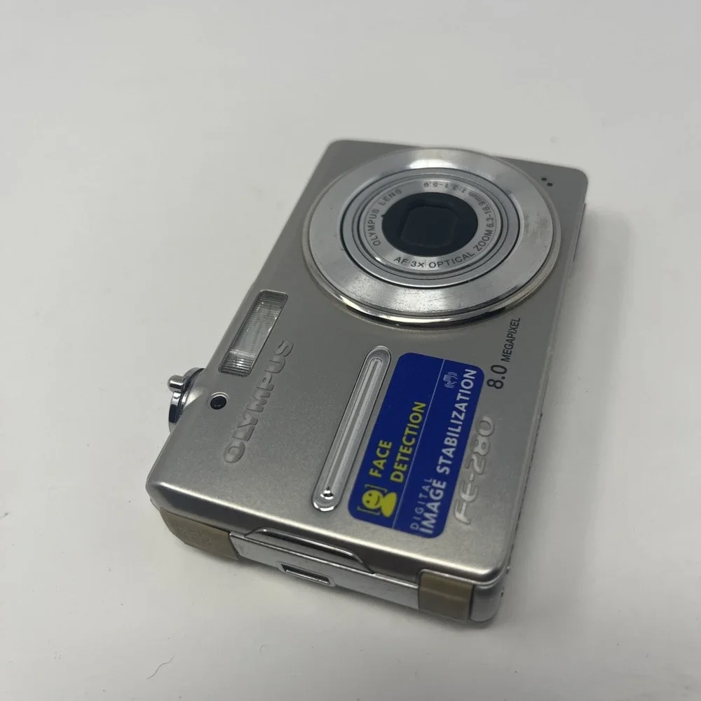 Olympus FE-280 8.0MP Digital Camera Silver Powers On Screen Defect